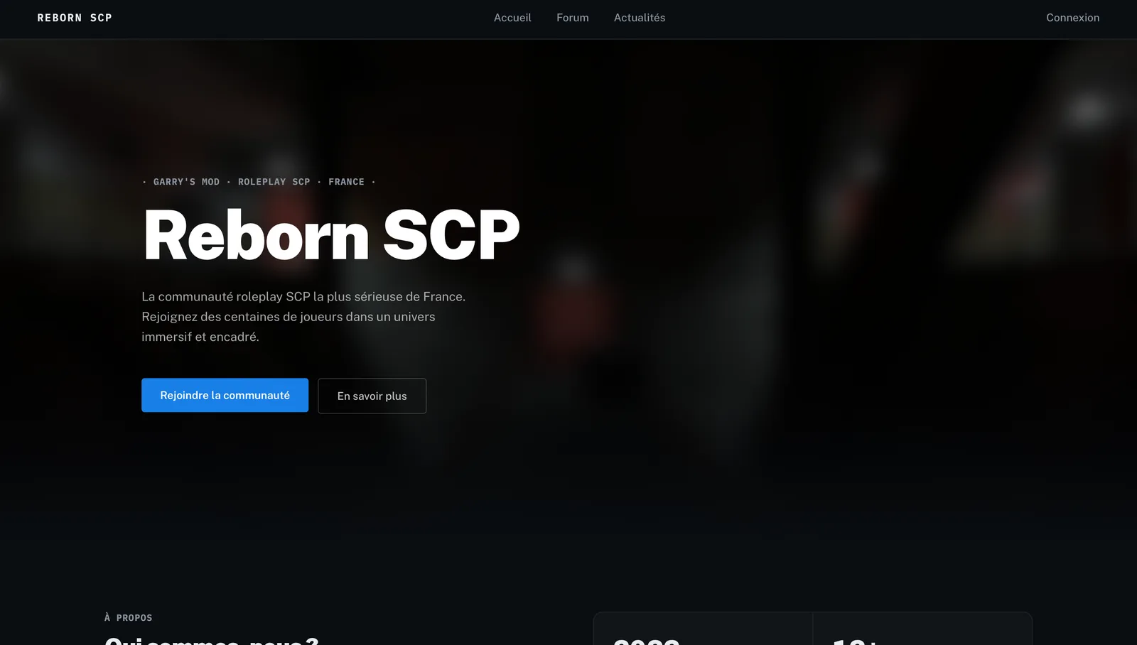 Page d'accueil Reborn SCP : titre, présentation et boutons d'inscription.